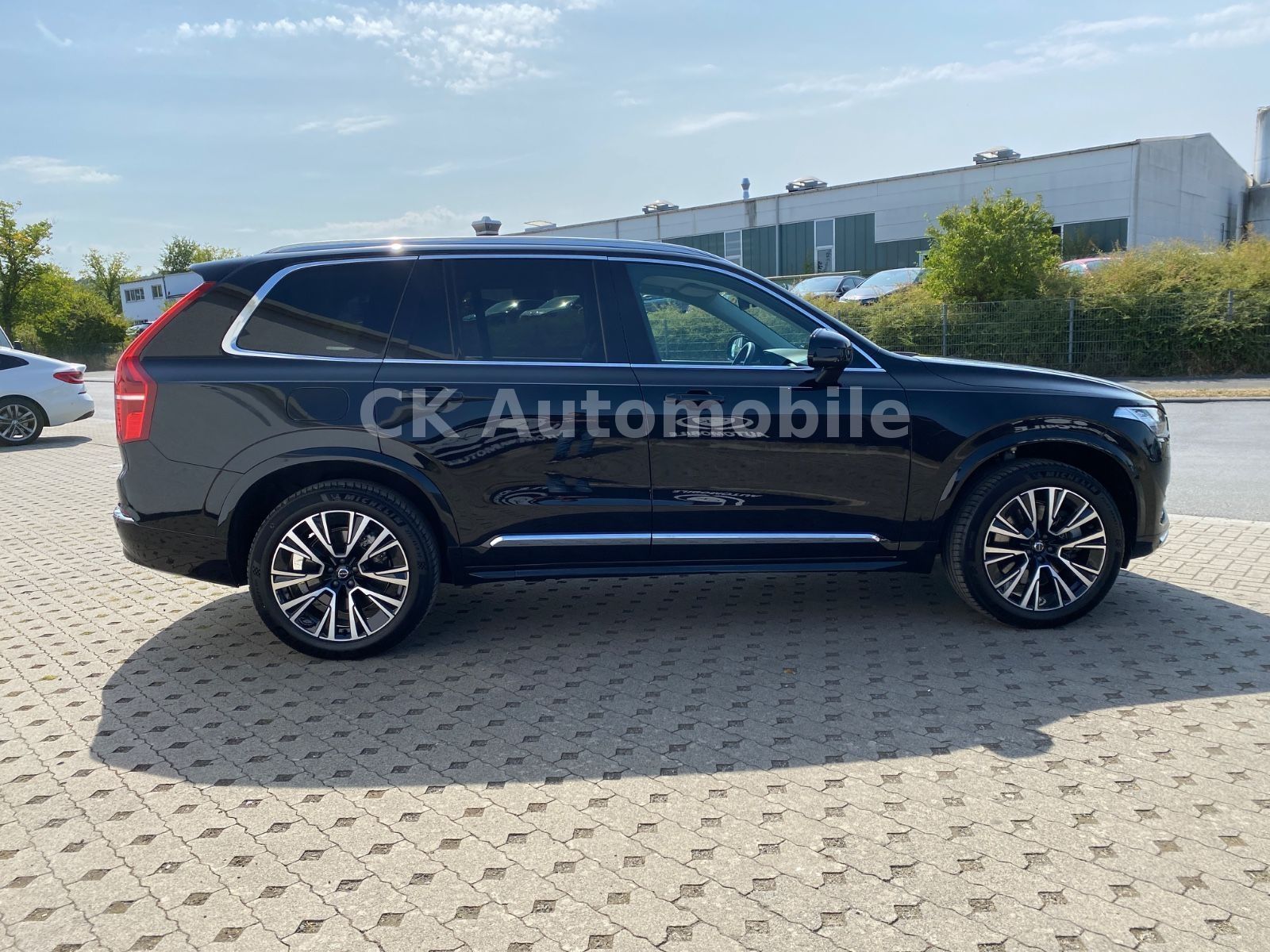 Fahrzeugabbildung Volvo XC90 T8 Core Recharge Plug-In Hybrid AWD/7 Sitze