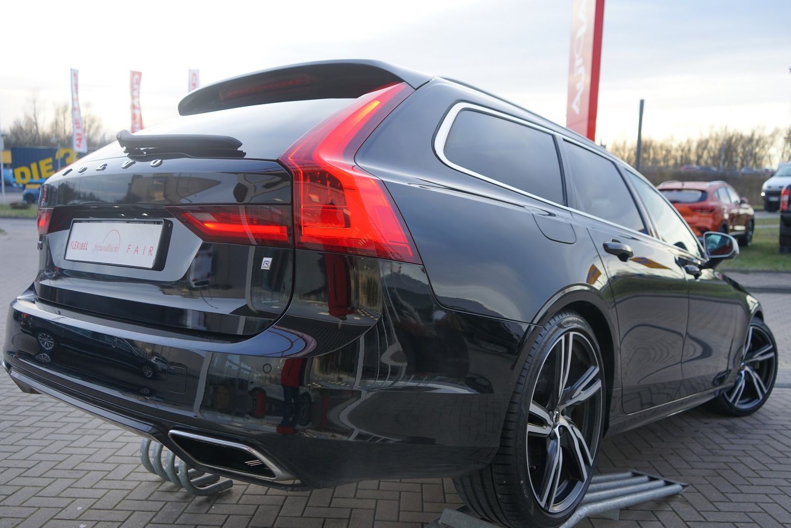 Volvo V90 T4 R Design Navi LED Head-Up Kamera foto 5
