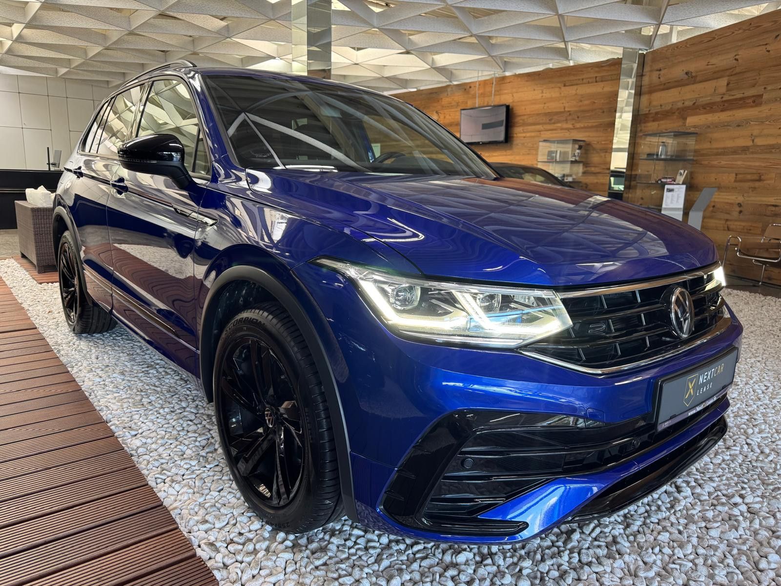 Volkswagen Tiguan R-Line 4Motion Black imagem 3