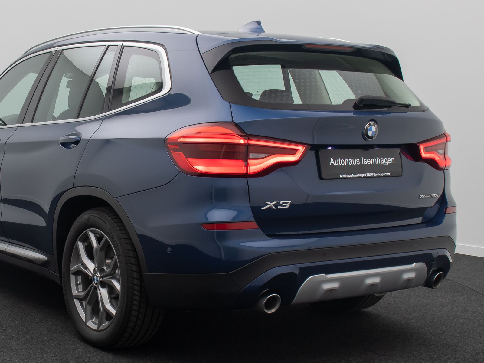 Fahrzeugabbildung BMW X3 xD30e xLine DAB Kamera AHK Alarm Panorama H/K