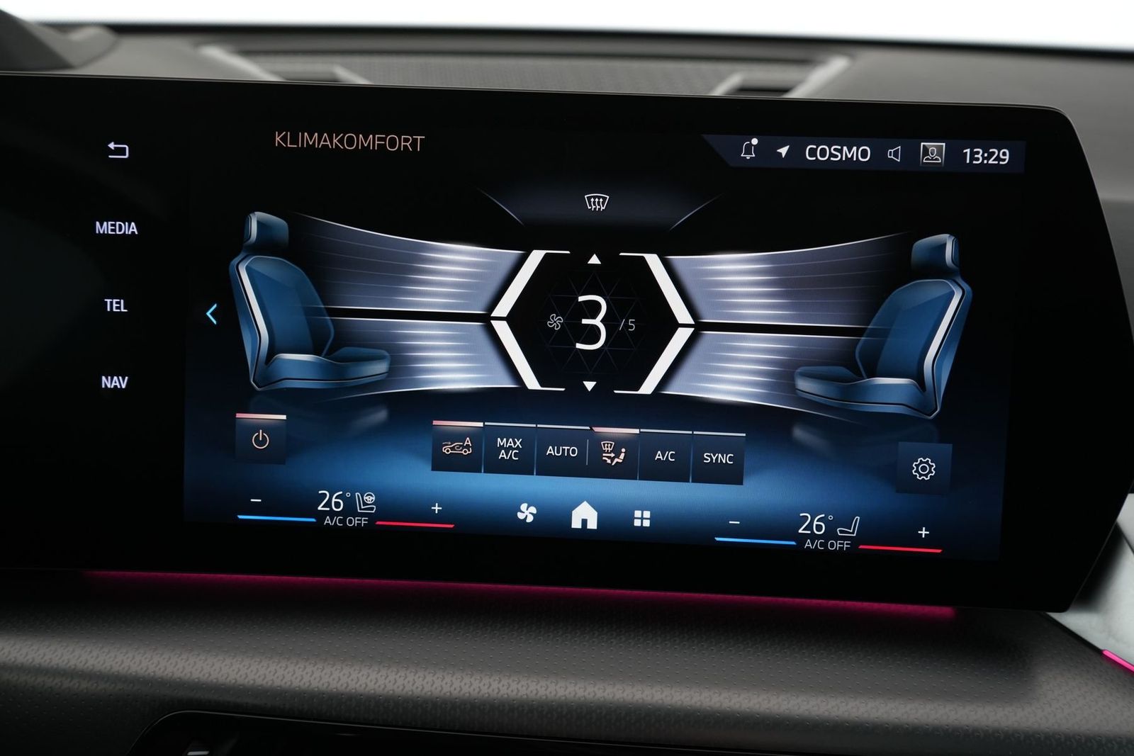 BMW X1 xDrive 23i M Sport PANO HUD ad.LED ACC AHK foto 13