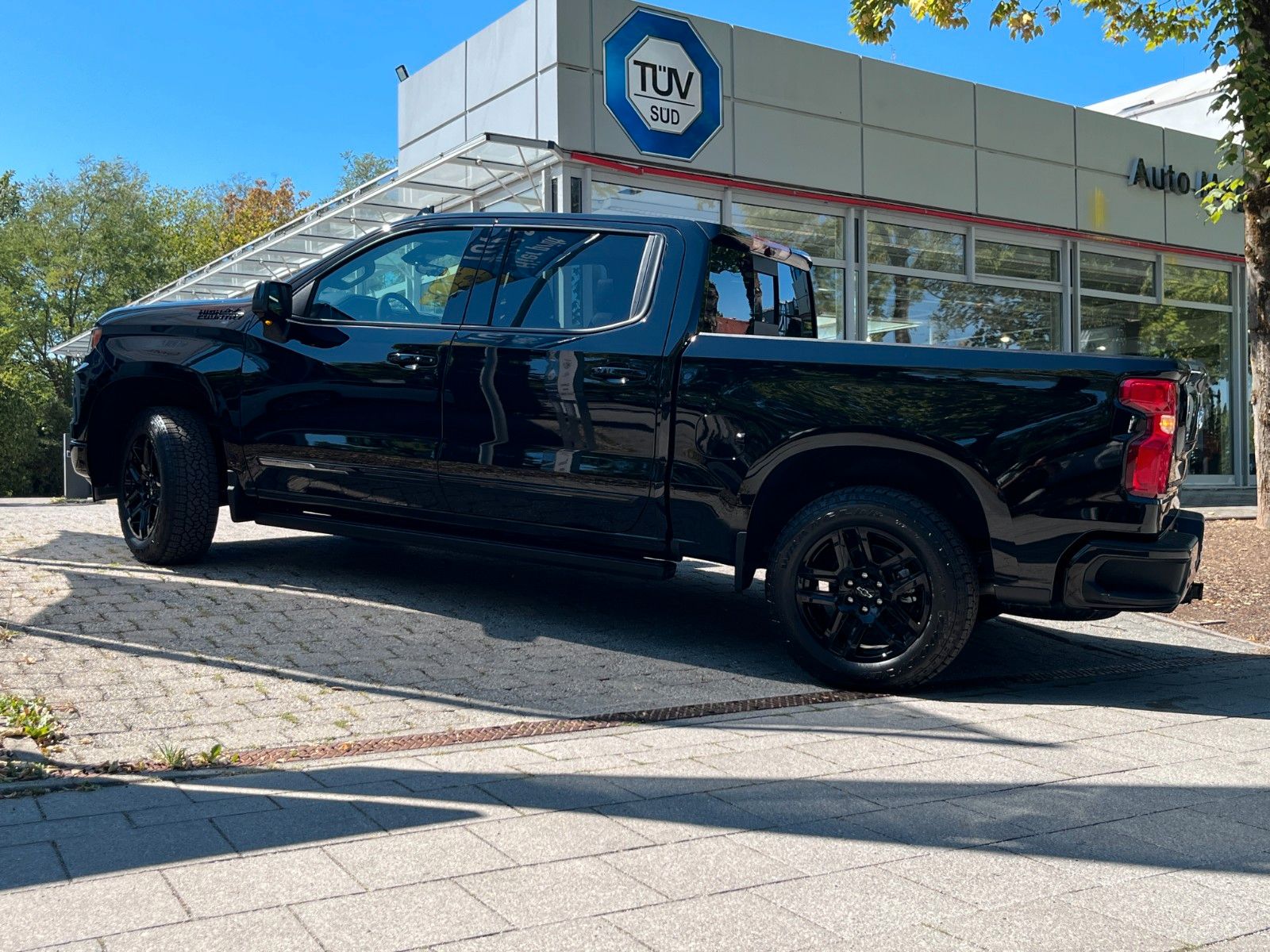 Fahrzeugabbildung Chevrolet Silverado 6.2 V8 High Country Midnight*LPG*360°