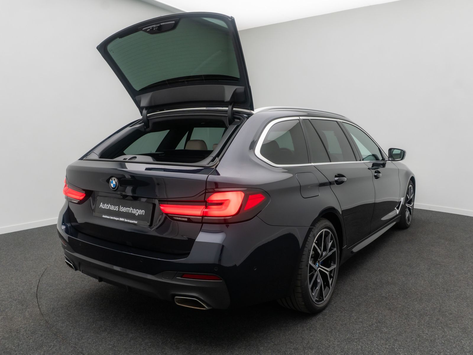 Fahrzeugabbildung BMW 530d M Sport Laser 4xKlima Panorama DAB HUD 19"