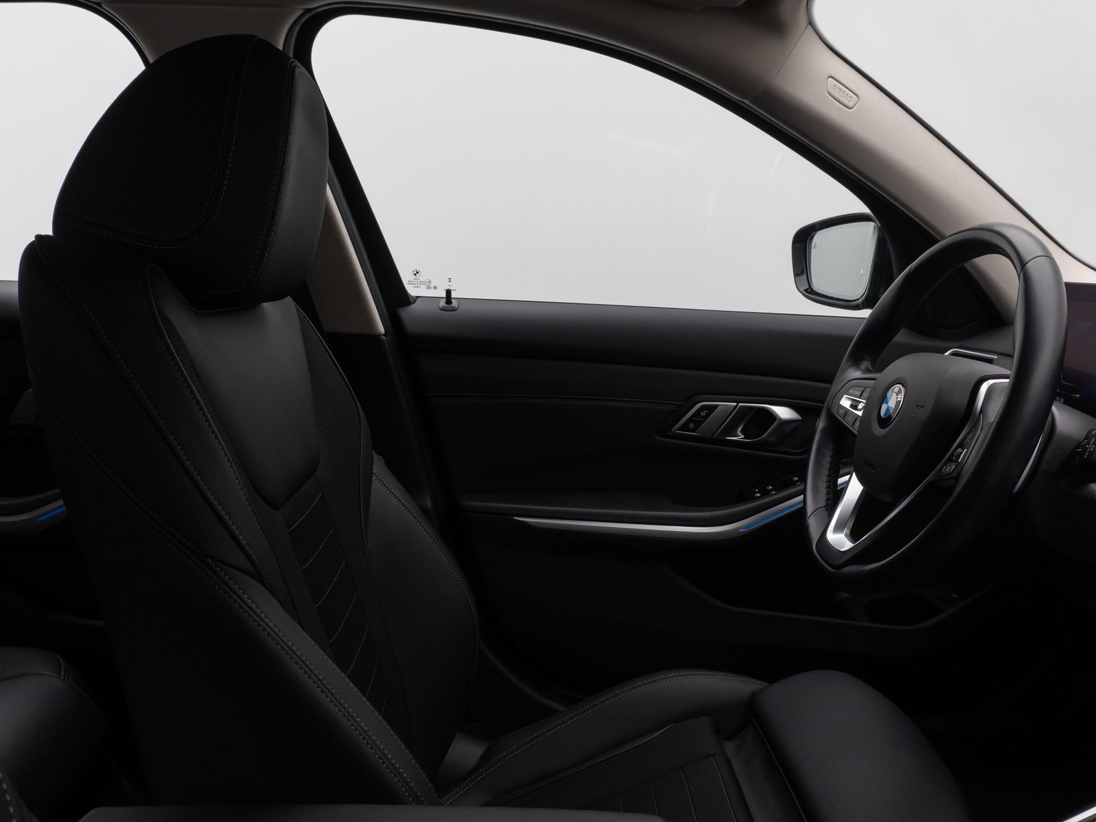 Fahrzeugabbildung BMW 318d Kamera DAB HiFi HUD Leder Komfort Sport LED