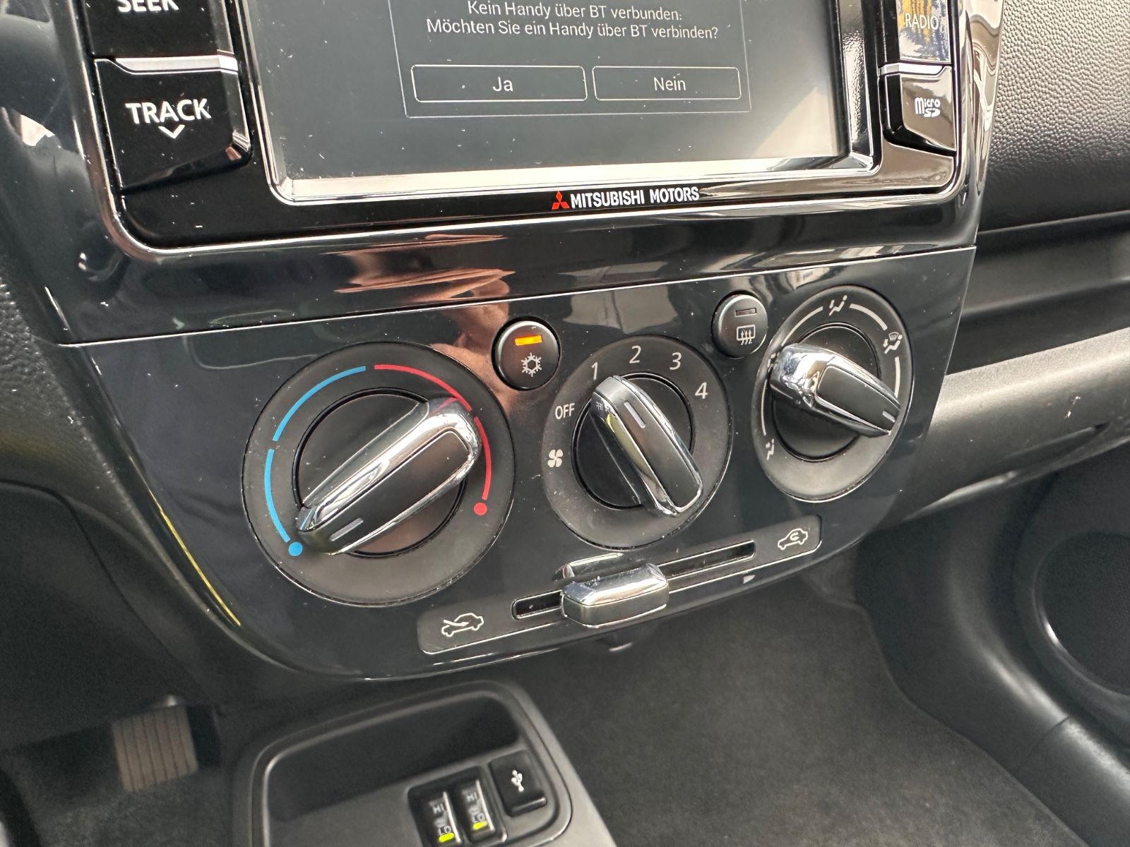 Fahrzeugabbildung Mitsubishi Space Star Edition 100+ Navi/SHZG/Klima/BT/PDC