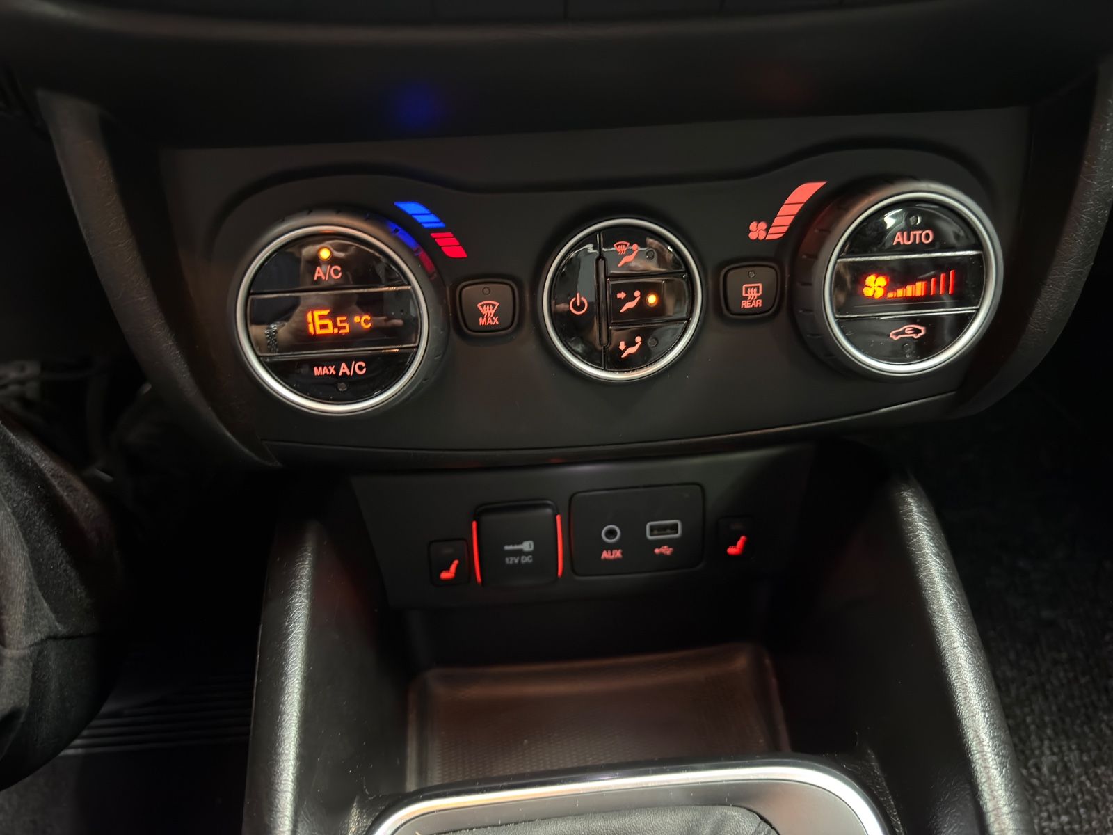 Fahrzeugabbildung Fiat Tipo Lounge |AHK|RF-CAM|LED|LEDER|NAVI