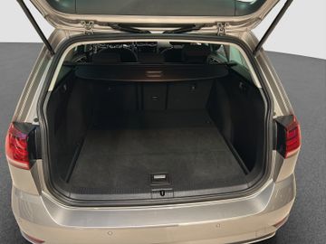 Fotografie 8 des VW Golf VII Variant Sound Automatik Navi Stanhzg.