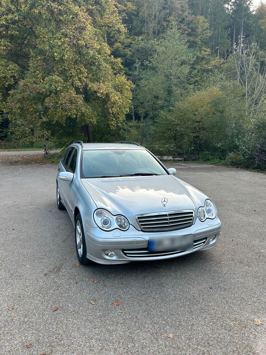 Mercedes-Benz C200 2005 — rear view