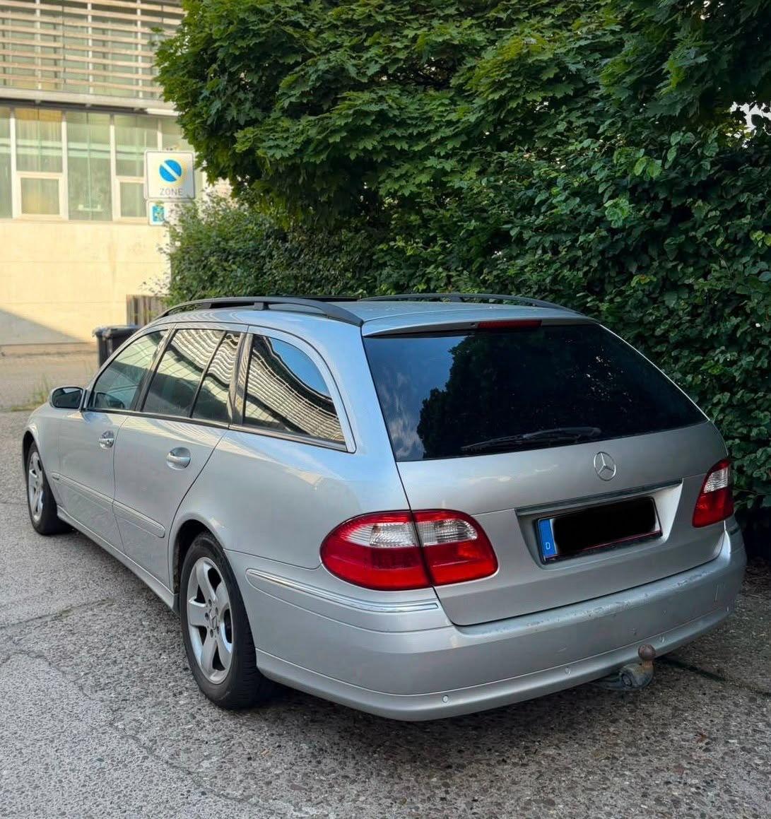 Mercedes-Benz 220 2004 — rear view