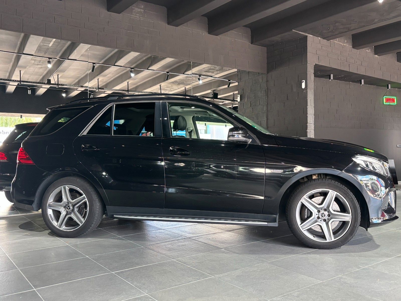 Fahrzeugabbildung Mercedes-Benz GLE 43 AMG 4Matic /PANO/MEMORY/360°/AMBIENTE