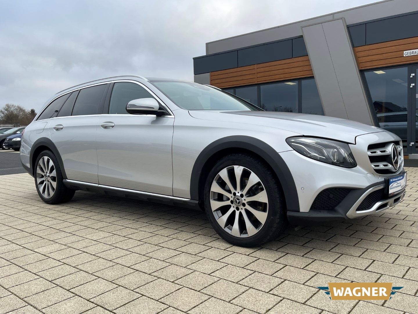 Fahrzeugabbildung Mercedes-Benz E 220 d 4Matic All-Terrain LED