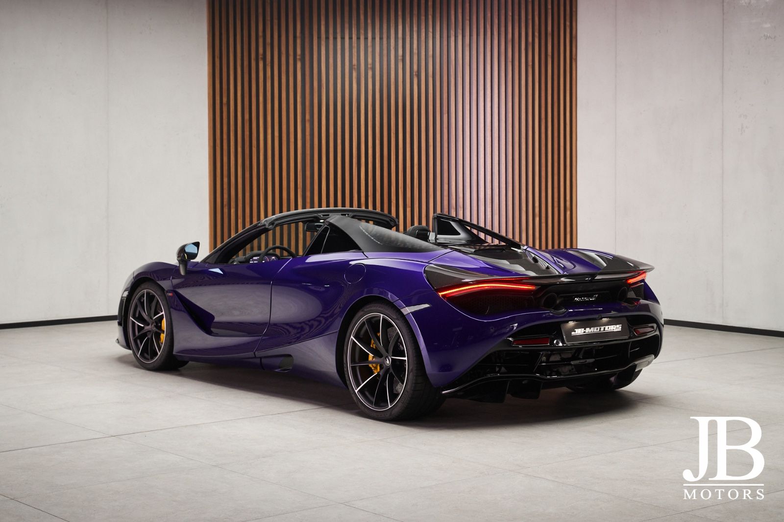 Fahrzeugabbildung McLaren 720s Spider MSO Carbon B&W Sound Lift Novitec