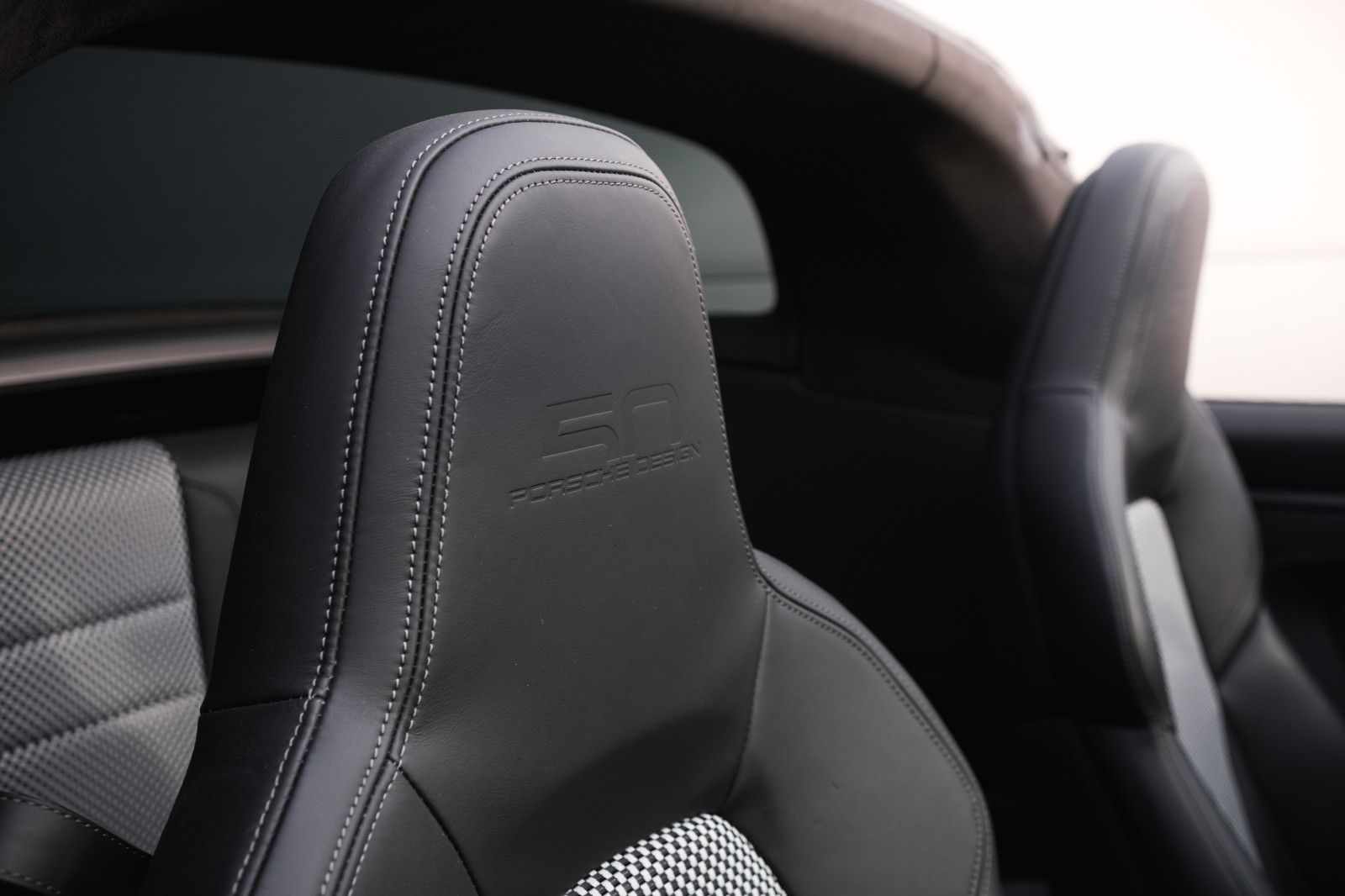 Fahrzeugabbildung Porsche 992/911 Edition 50 Jahre -Lift-Martrix-LED Schw.