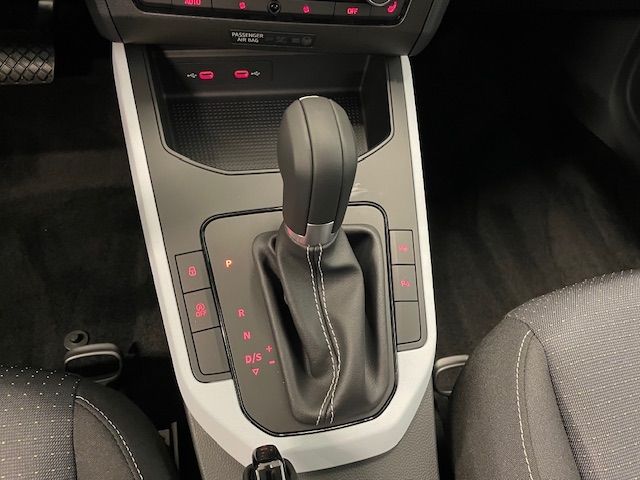 Fahrzeugabbildung SEAT Arona Road Edition Navi LED VerkehrszeichERK Nav