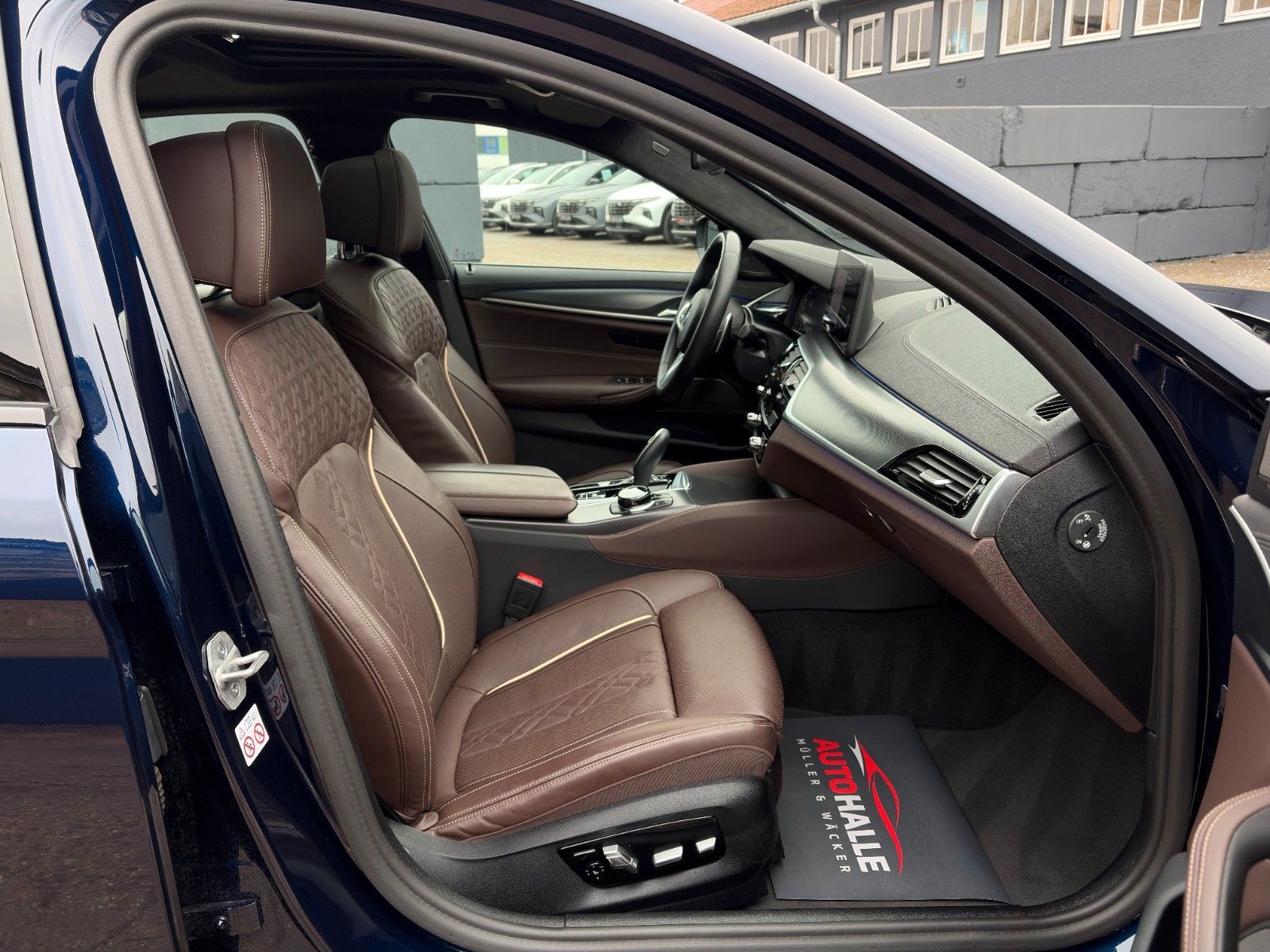 Fahrzeugabbildung BMW M550i xDr M Sport Pro Laser HuD 360° StdHzg GSD