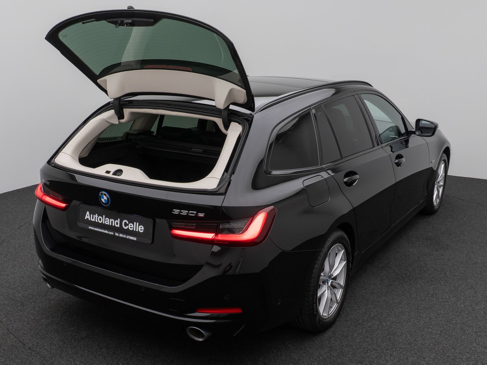 Fahrzeugabbildung BMW 330e xD Panoram Kamera HUD DAB H/K Stop&Go Sport