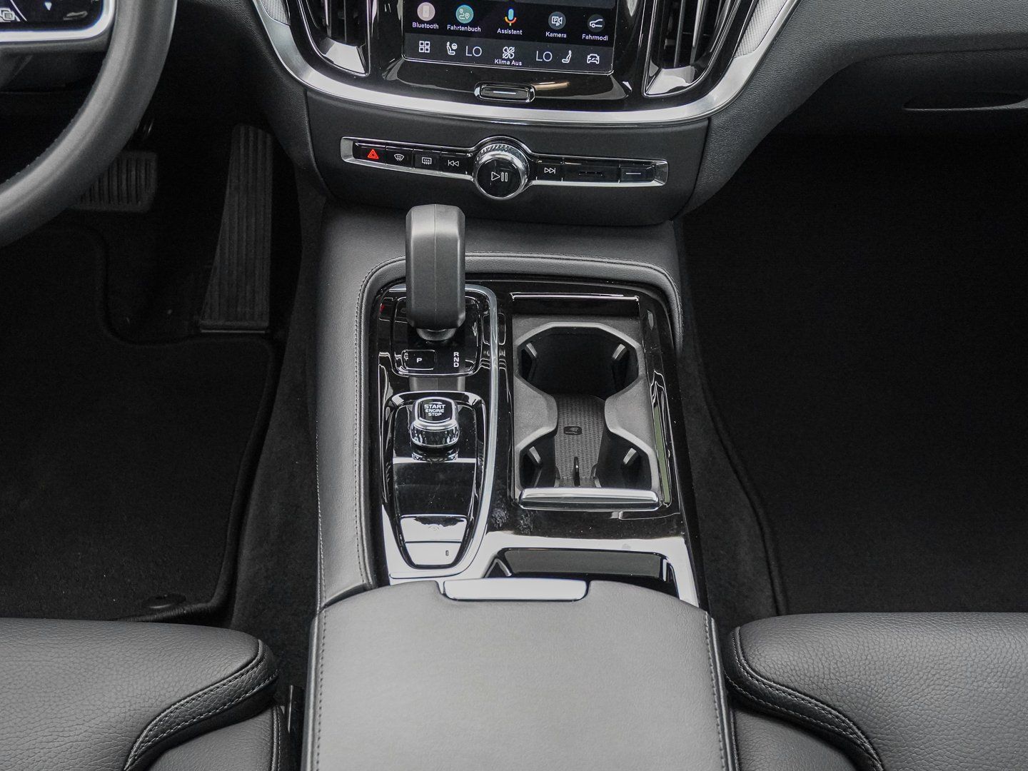 Volvo V60 T6 AWD Plus Dark Plug-in Hybrid PANO AHK H&K foto 14