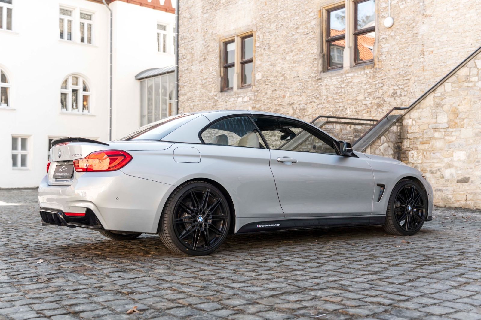 Fahrzeugabbildung BMW 430I Cabrio M-PERFORMANCE HUD H&K KAM CARPLAY