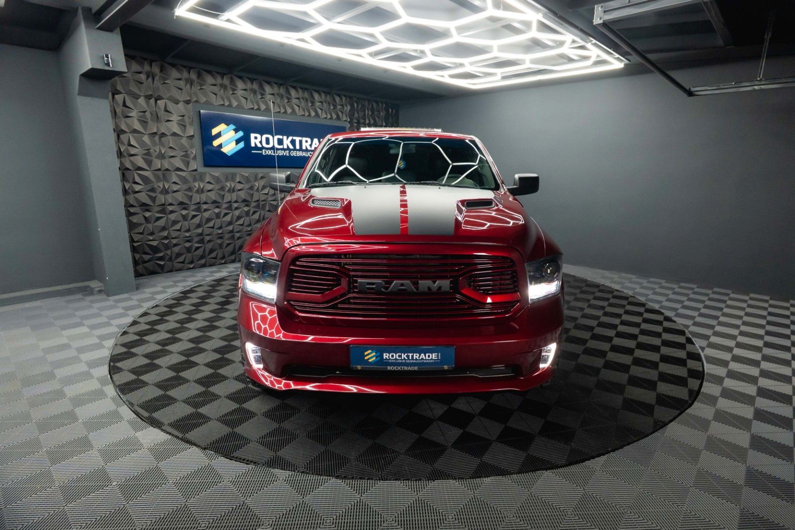 Fahrzeugabbildung Dodge RAM 5.7 V8 HEMI 4x4 OFFROAD Night-Paket LONG 19%