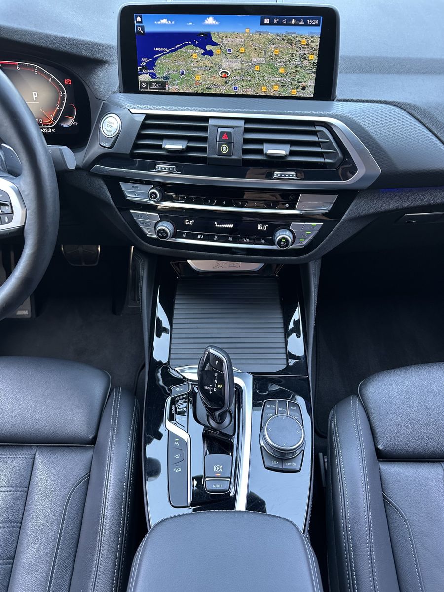 Fahrzeugabbildung BMW X4 xDrive30i M-Sport X NAV+LED+360°+ACC+HEAD-UP