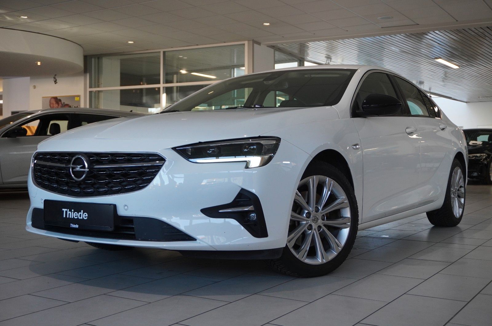 Fahrzeugabbildung Opel Insignia B GS 2.0D ELEGANCE NAVI/LED/KAMERA/DAB+