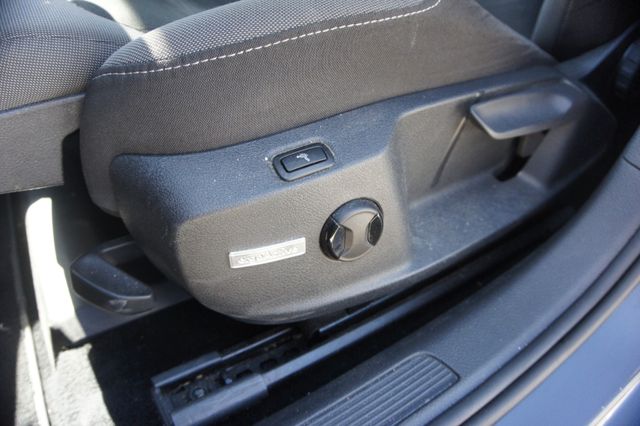 Fahrzeugabbildung Volkswagen Golf VII Var. 1.6 TDI DSG Comfort KAMERA ACC FSH