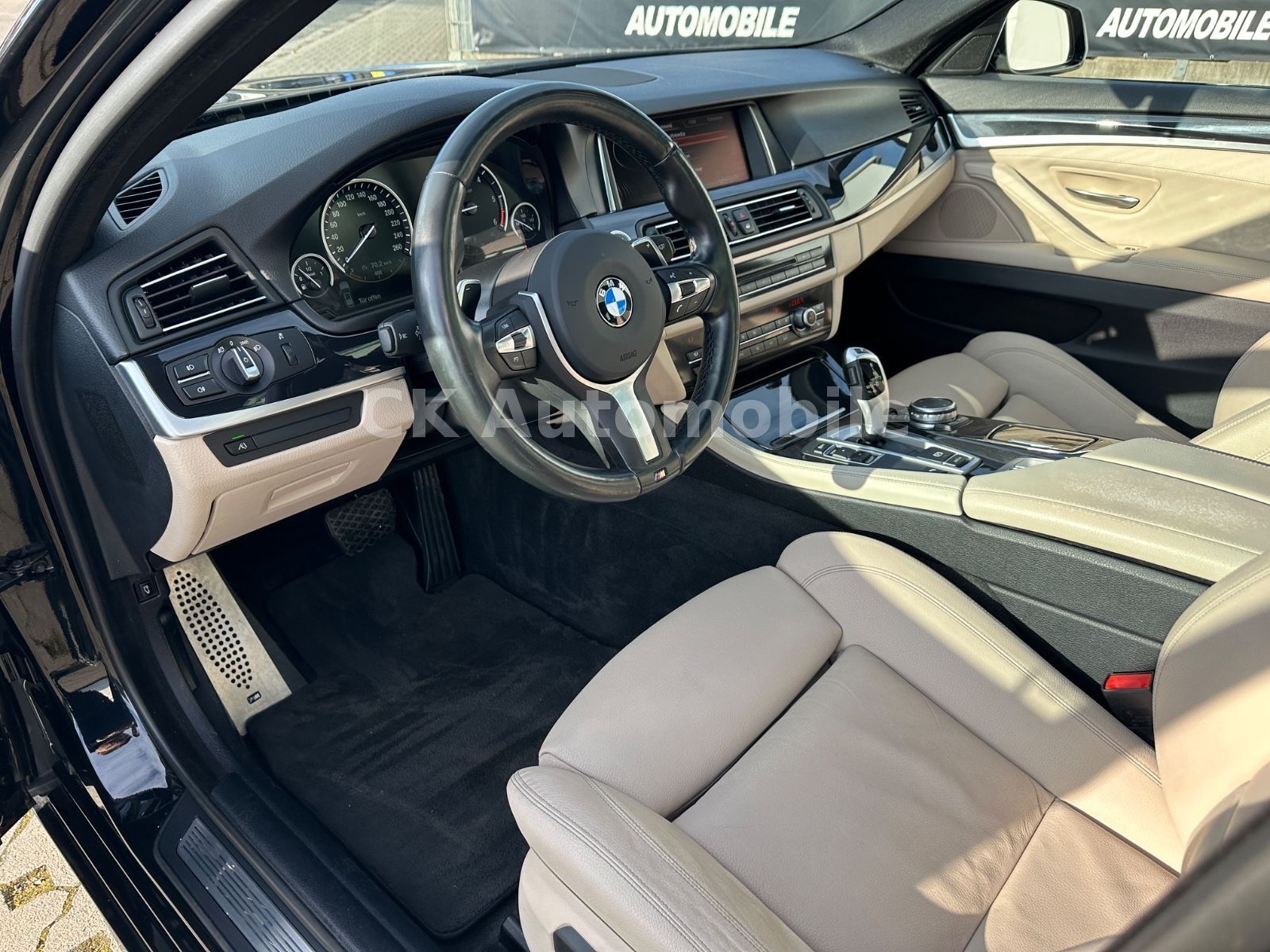 Fahrzeugabbildung BMW 520d Touring M-Sport/Shadow-Line/Navi/Pano/Kam.