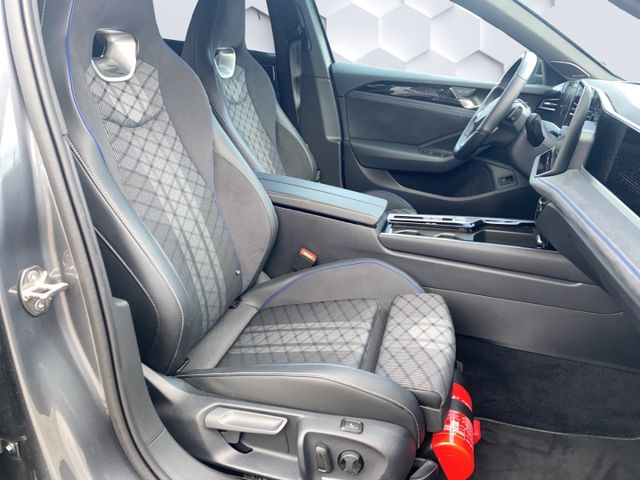 Passat Variant R-Line 2.0TDi DSG AHZV LED HuD PD