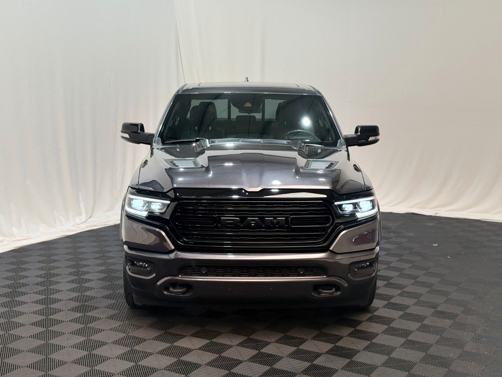 Fahrzeugabbildung Dodge RAM 1500 LIMITED NIGHT CREW CAB 4x4