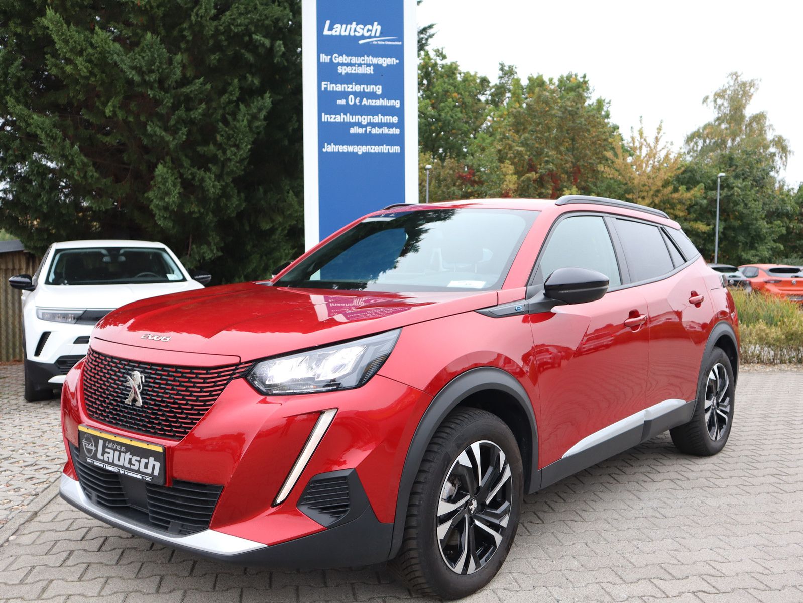 Peugeot e-2008 100kW Allure Pack LED/Klima/180°/Navi imagem 2