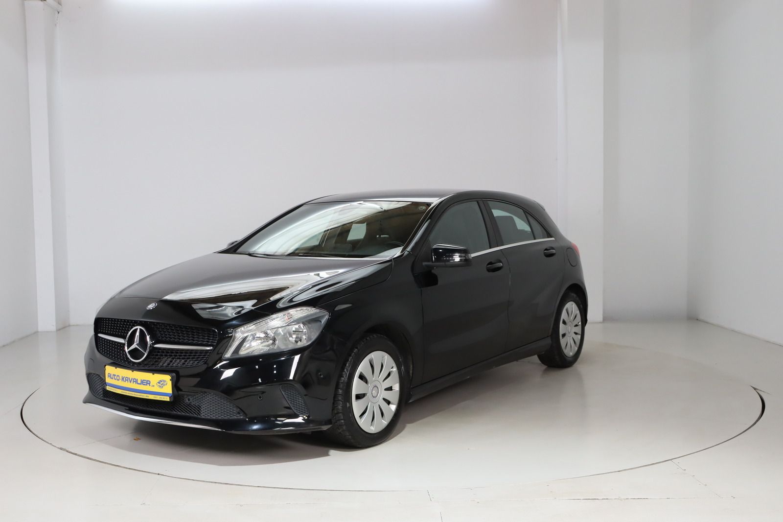 Fahrzeugabbildung Mercedes-Benz A 180 d * Navi * PDC * HU/AU neu