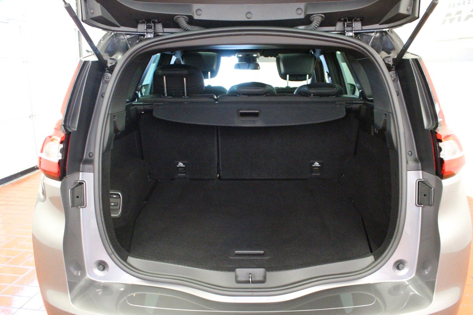 Fahrzeugabbildung Renault Grand Scenic Tce160 EDC Black*Panorama*