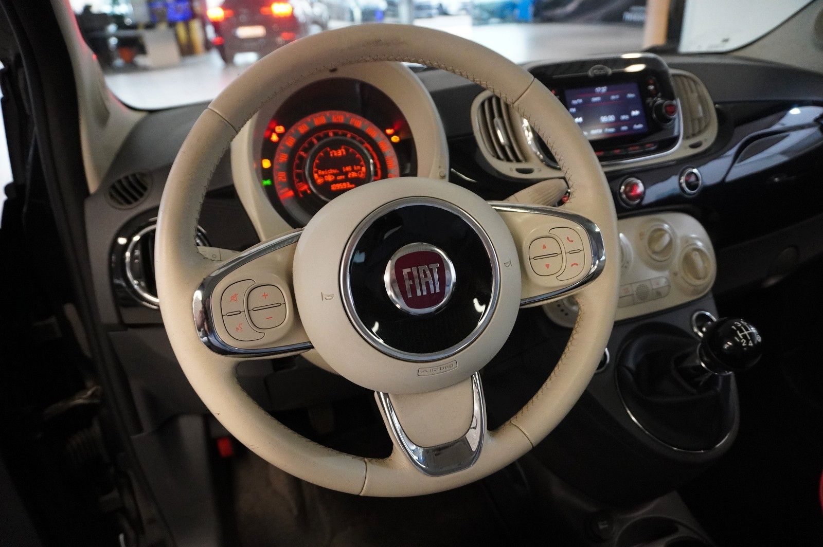 Fahrzeugabbildung Fiat 500 1.2 LOUNGE LED/PANO./USB/NEBEL/TOUCH/PDC