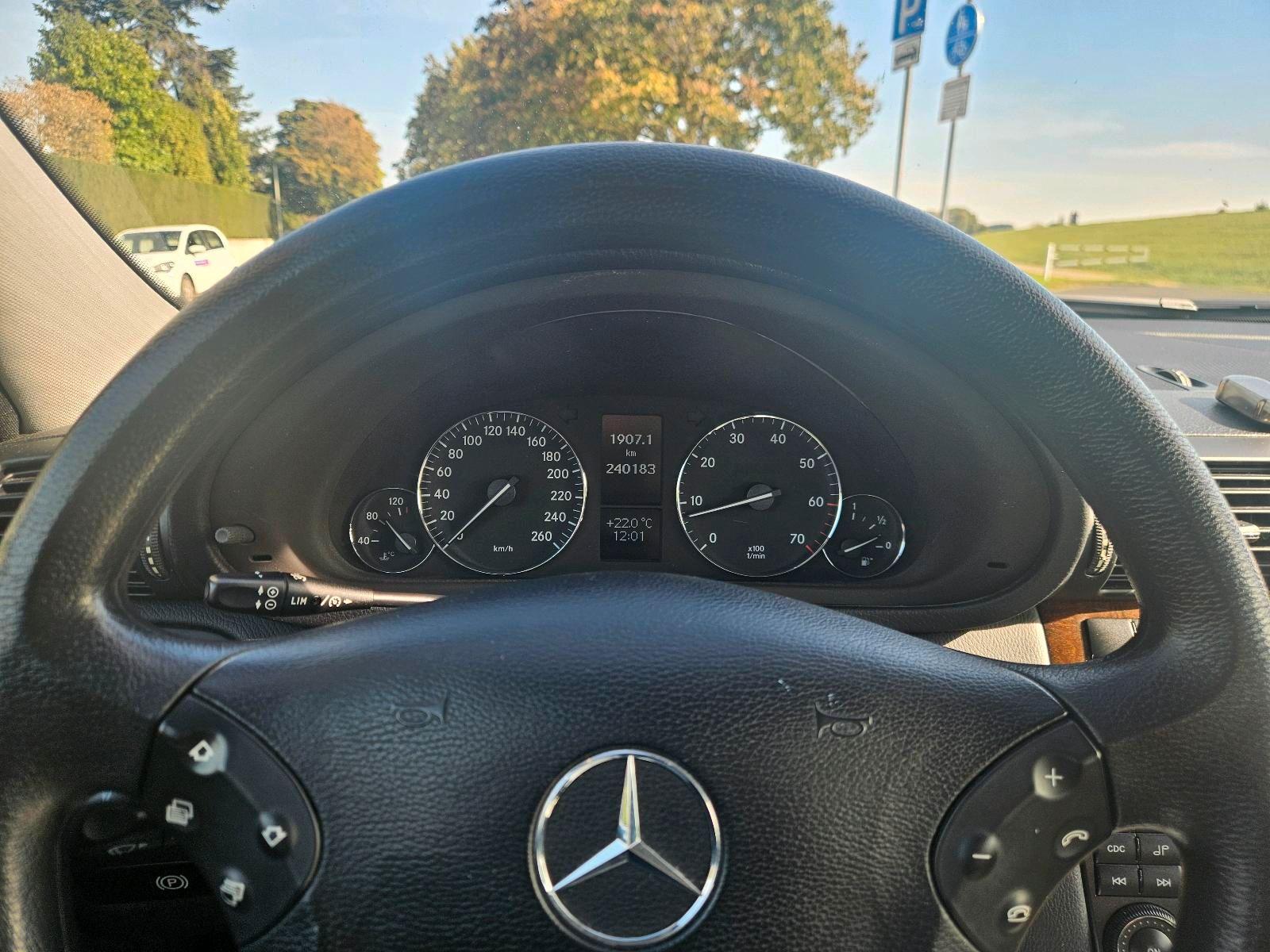 Mercedes-Benz C180 2004 — photo 11