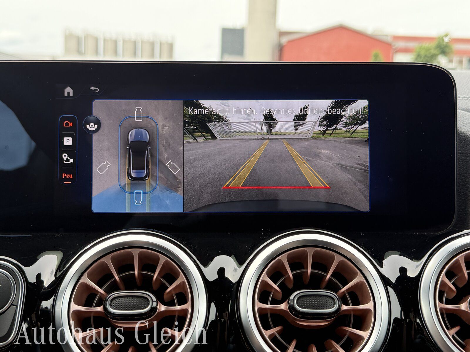 Fahrzeugabbildung Mercedes-Benz EQA 300 Electric Art 4Matic Navi/Distronic/Klima
