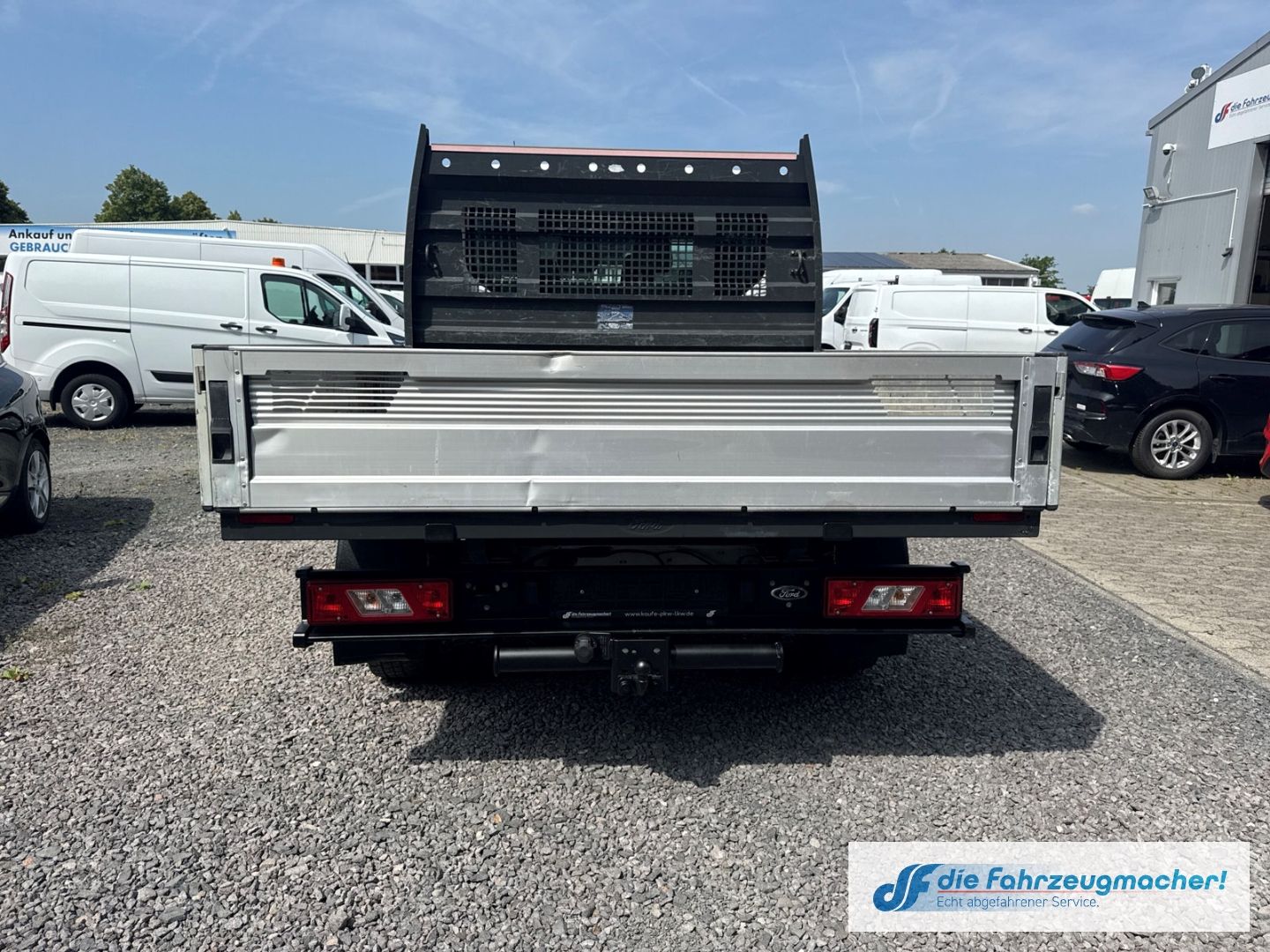 Fahrzeugabbildung Ford Transit Pritsche 310 L2 Doppelkabine Basis 2.0 T