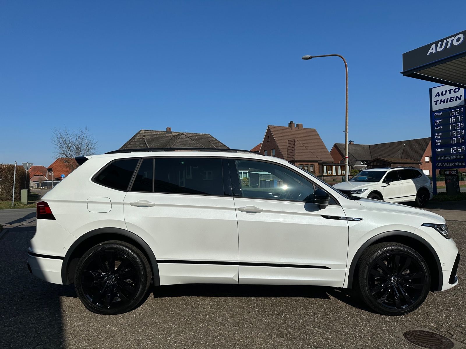 Fahrzeugabbildung Volkswagen Tiguan Allspace 2.0 TDI 4M R-Line Pano/AHK/7-Sit