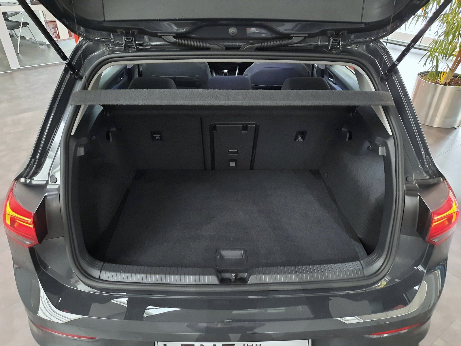 Fahrzeugabbildung Volkswagen Golf Life TDI *Navi*Cam*PDC*Sitzhzg*LED*ACC*APP*