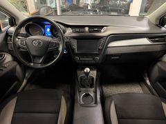 TOYOTA Avensis Touring Sports Business Edition/AHK/LED!