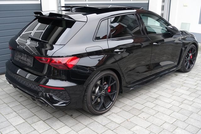 Audi RS3 Sportback Panorama/B&O/Kamera/Carbon Spoiler