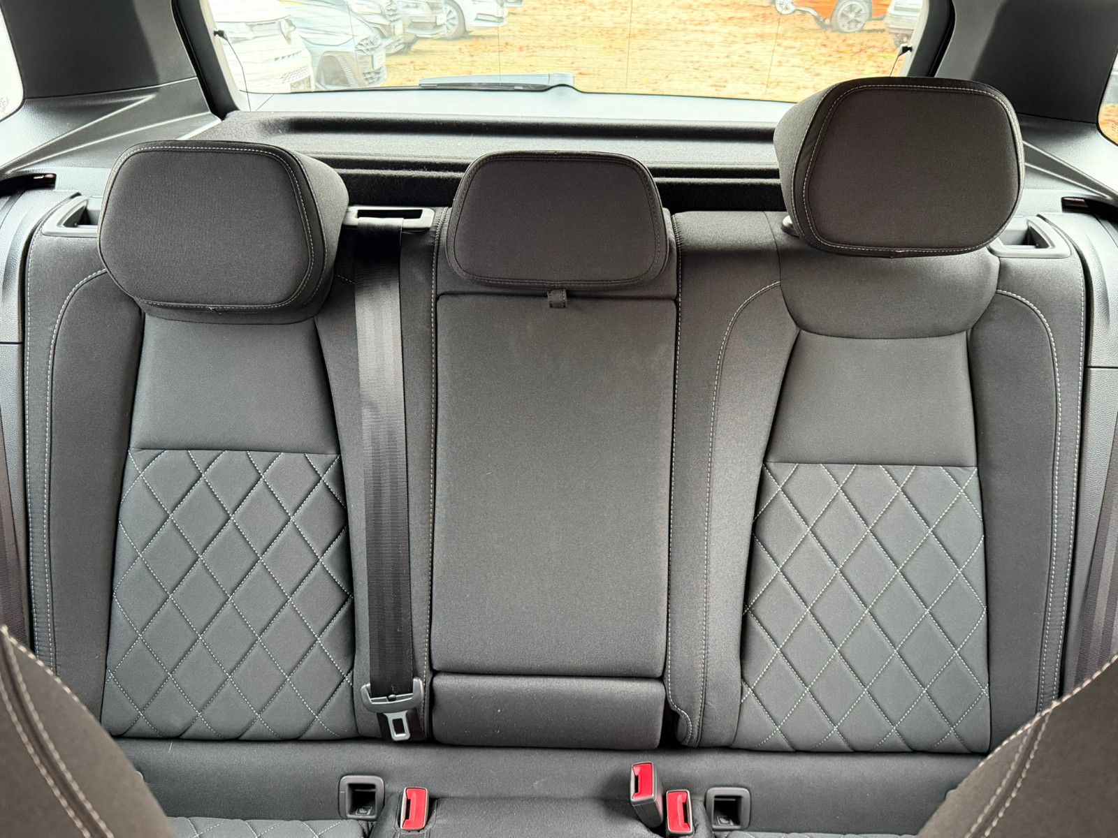 Fahrzeugabbildung SKODA Karoq Sportline 1.5 TSI DSG AHK Navi