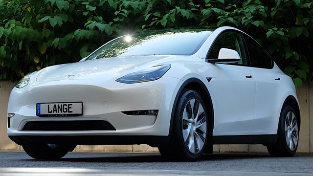 TESLA Model Y Long Range Dual AWD
