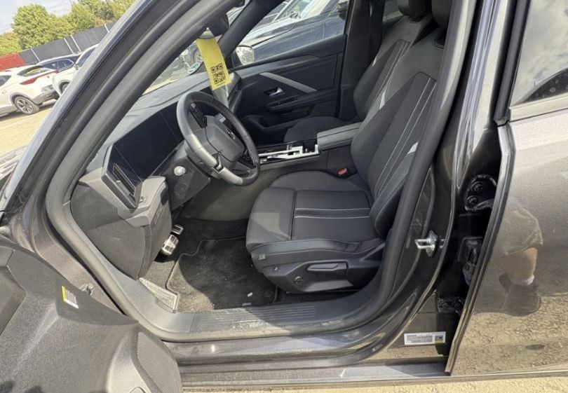 Fahrzeugabbildung Opel Astra L Lim. 1.2T GS LINE NAVI/LED/SPORT/SH/VIRT