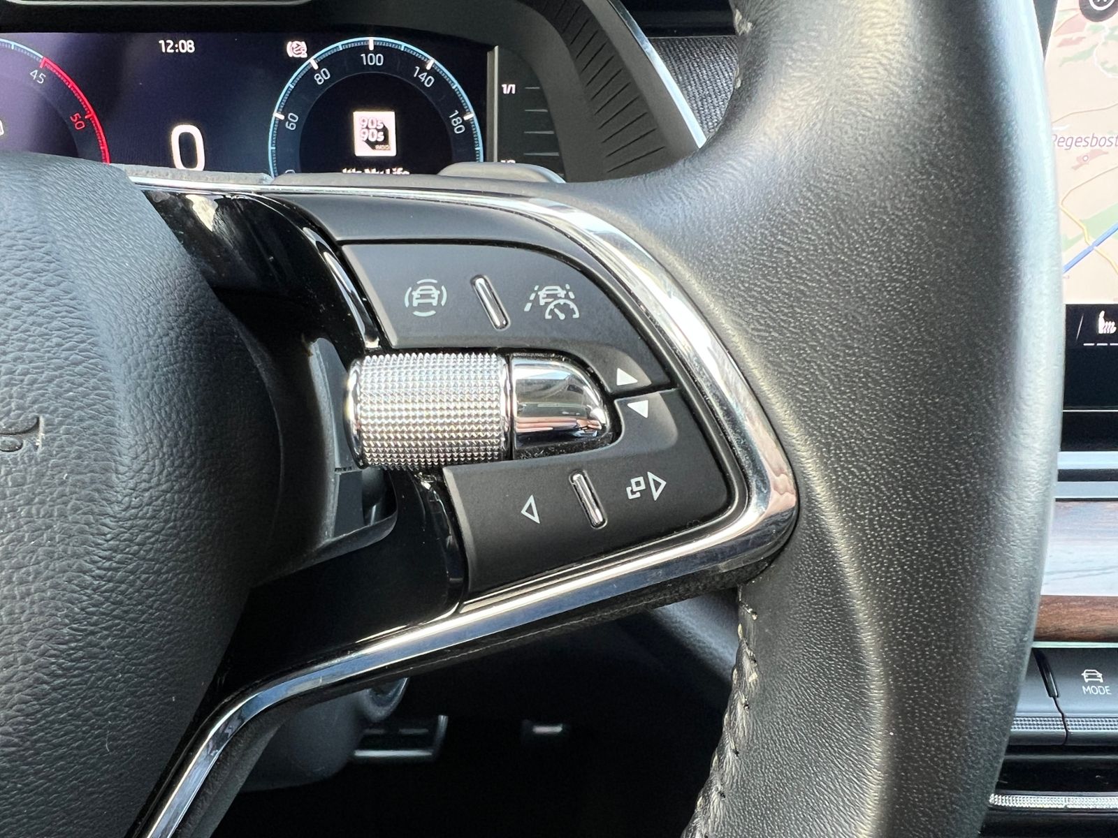Fahrzeugabbildung SKODA Octavia Combi Scout 2.0 TDI DSG 4x4 *AHK, Navi,