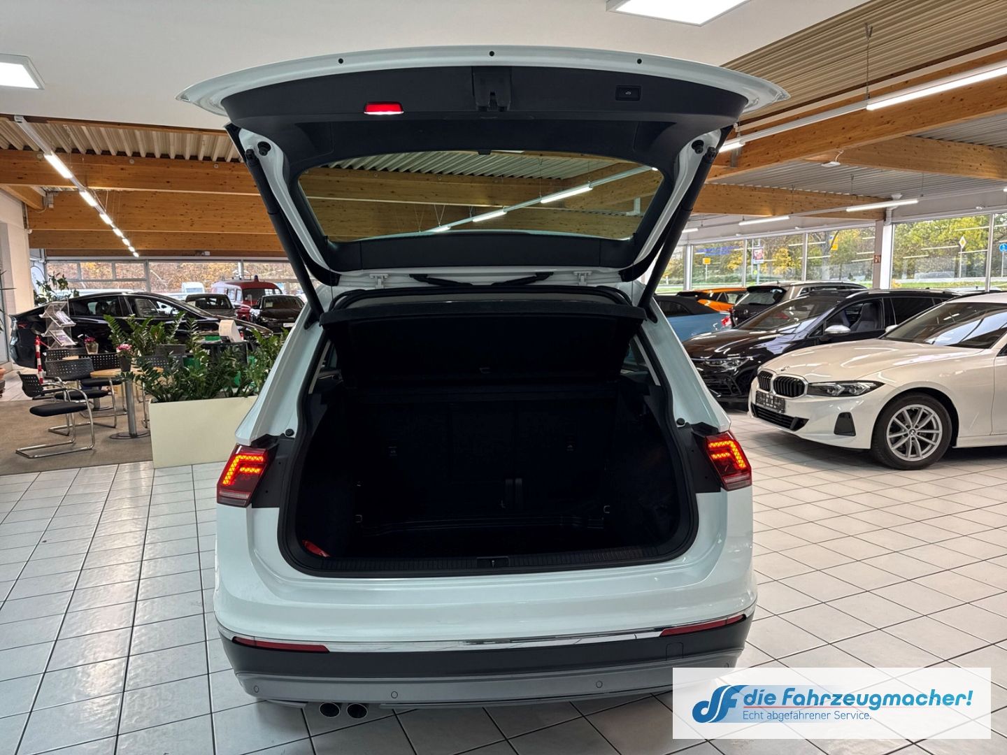 Fahrzeugabbildung Volkswagen Tiguan Highline BMT Start-Stopp El. Panodach Nav