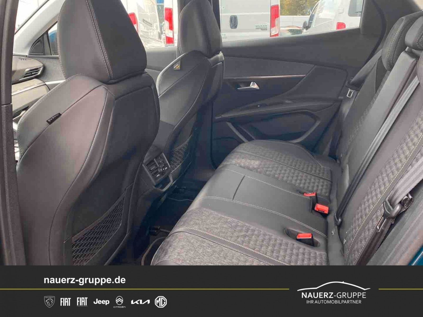 Fahrzeugabbildung Peugeot 3008 Hybrid 225 Roadtrip