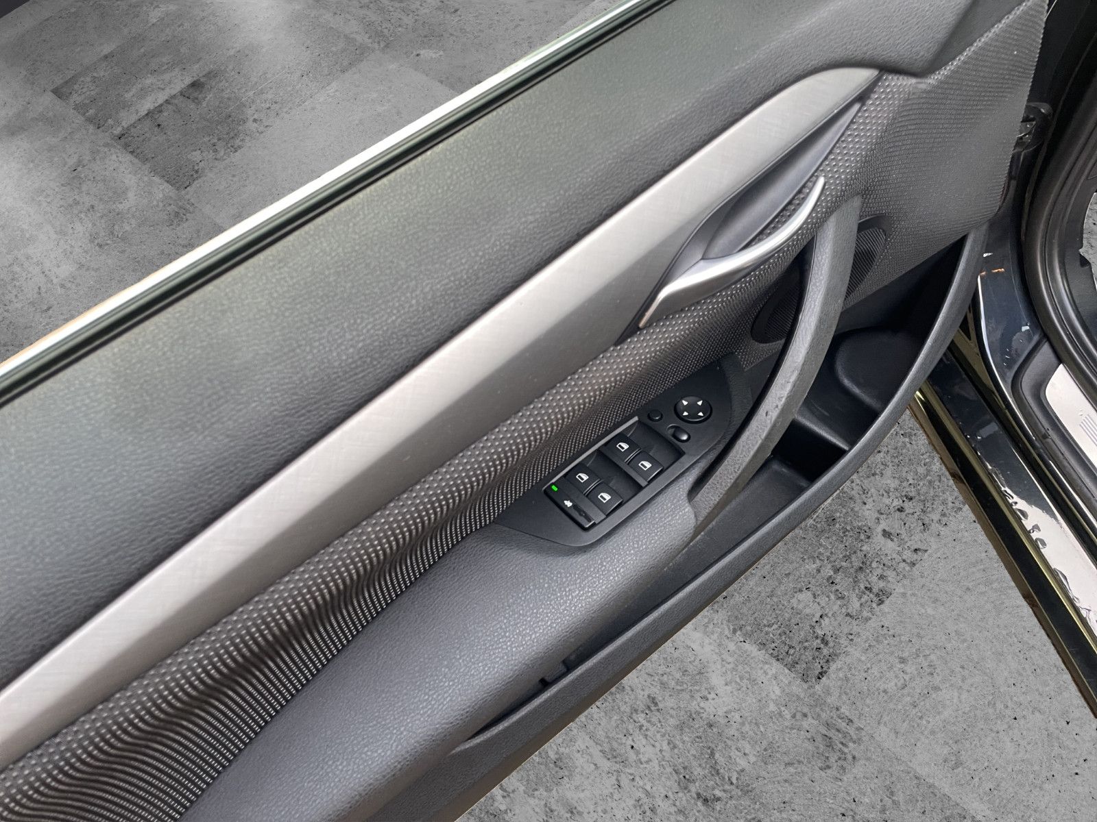 Fahrzeugabbildung BMW X1 xDrive*M Sport*Kamera*SitzHZ*Pano*Xenon*DAB