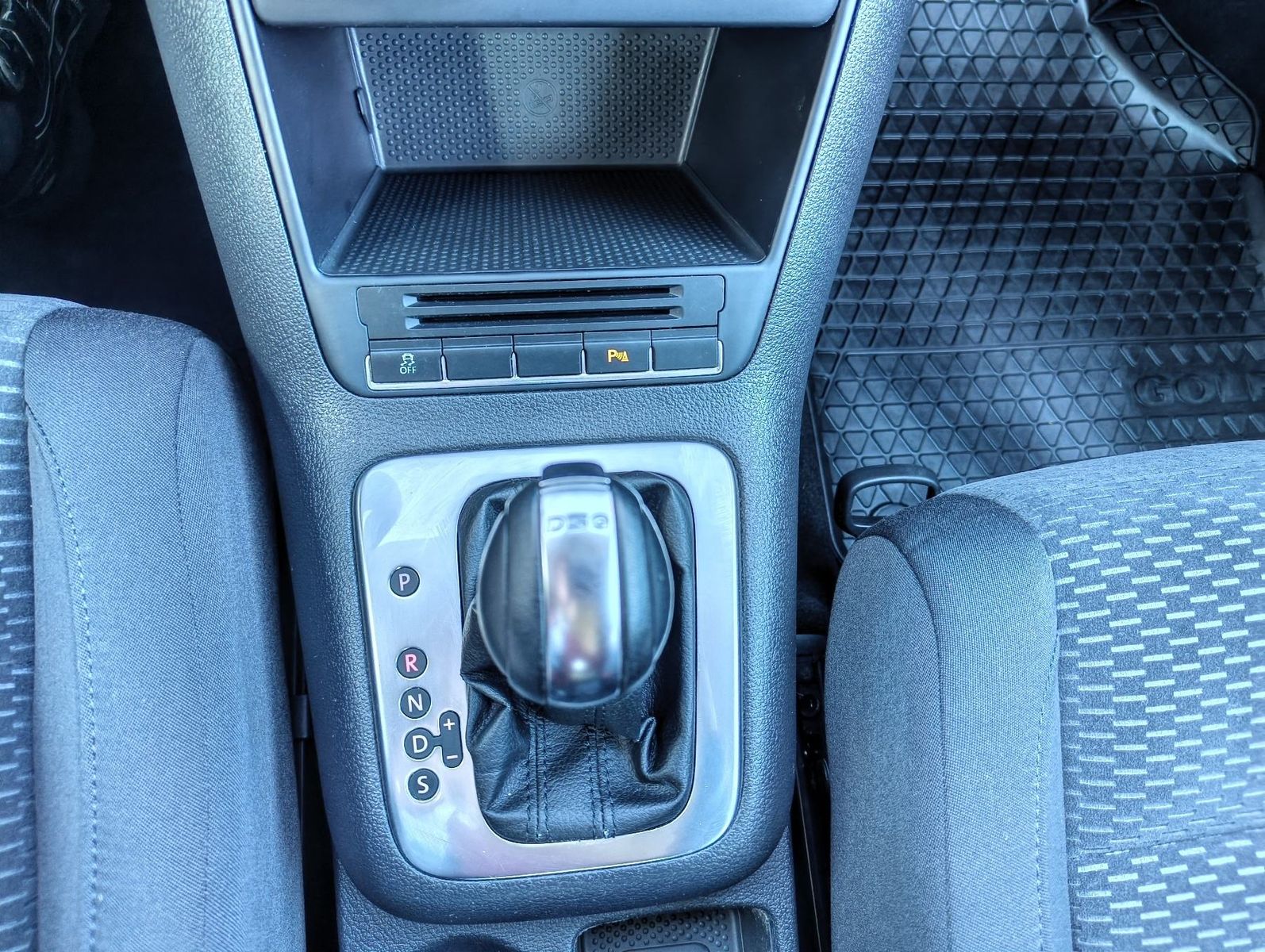 Fahrzeugabbildung Volkswagen Golf VI Plus Comfortline 1.4 TSI DSG + SHZ + A/C