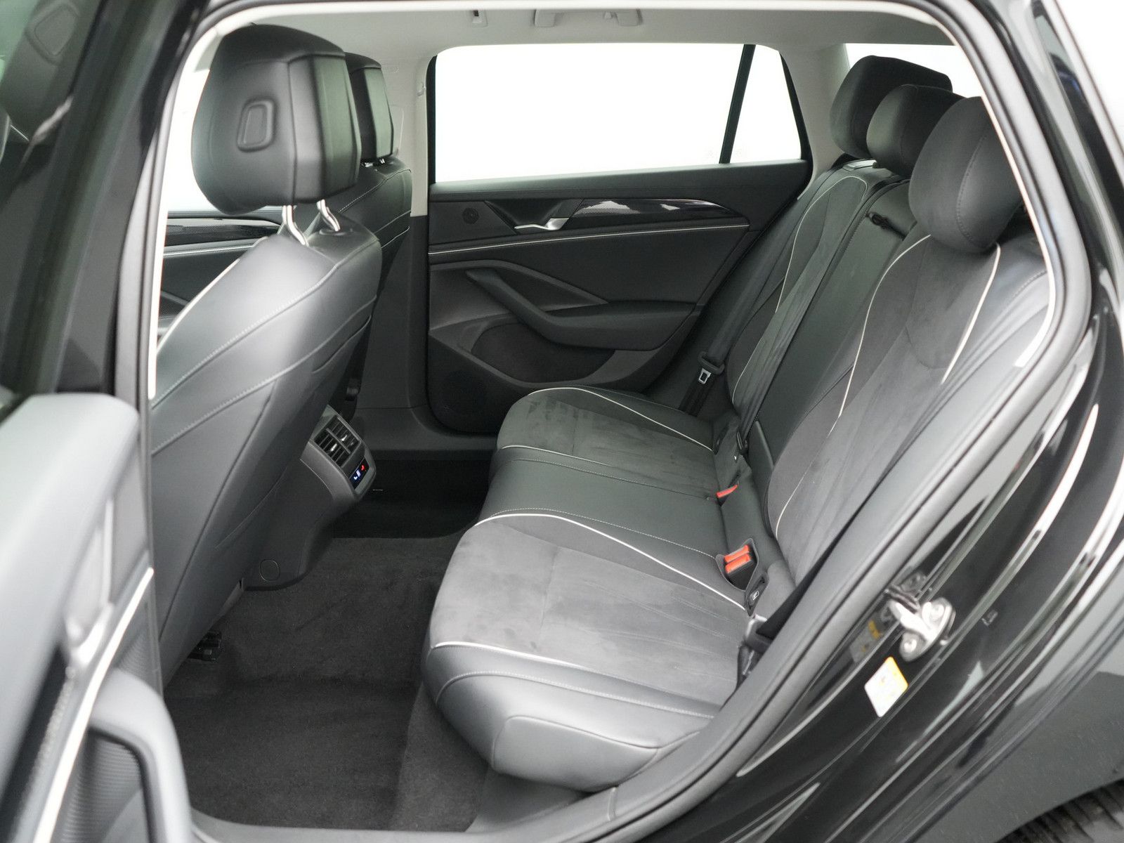 Volkswagen Passat - Bild 12