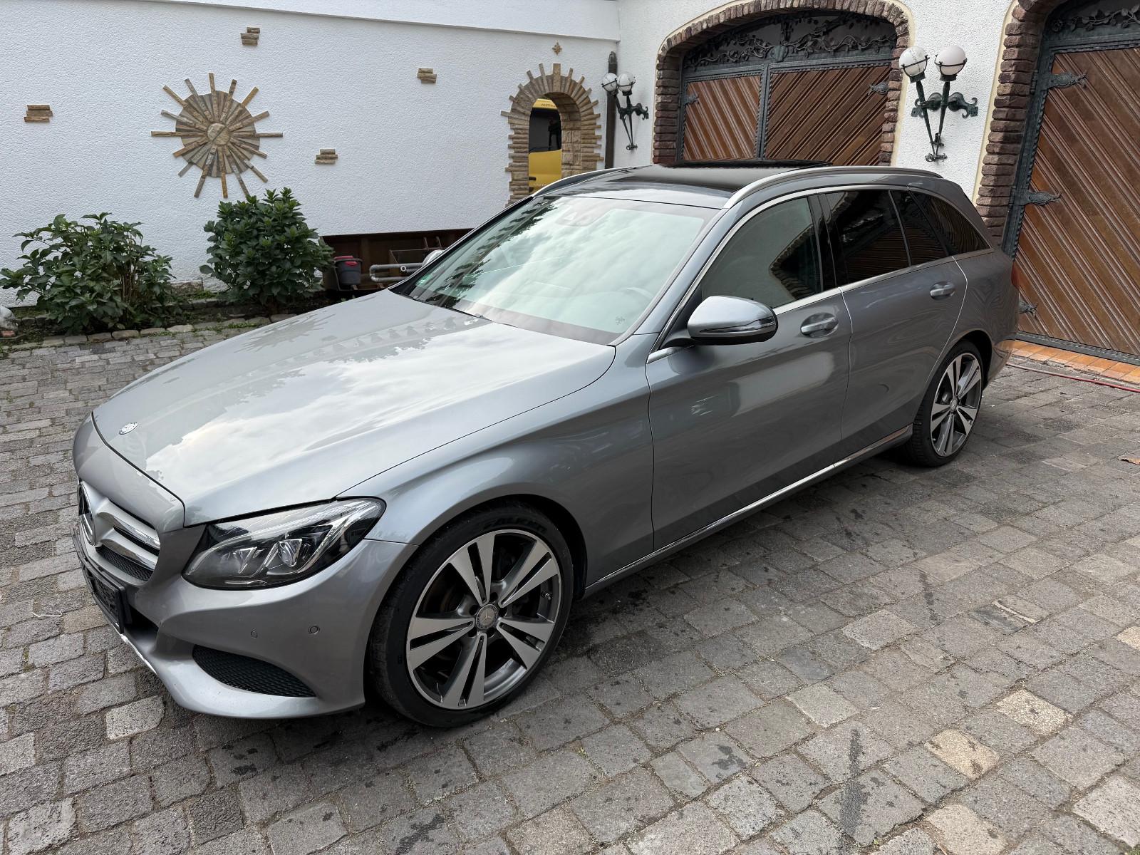 Mercedes-Benz C300 T-Modell 2Hd Avantg. Panorama LED VOLL